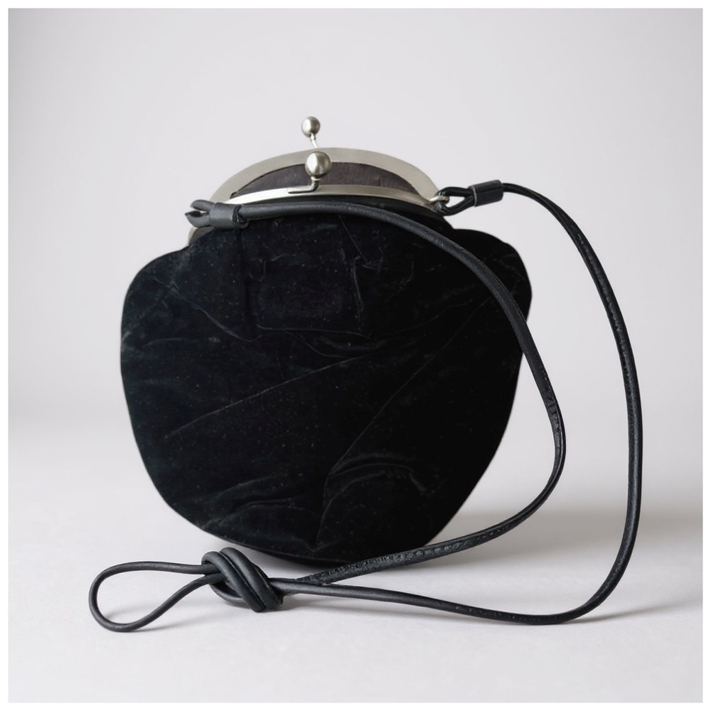 Etra Vintage Black Velvet Hand Bag w/ Ornamental Silver Pull-Tab Closure - Picture 3 of 10